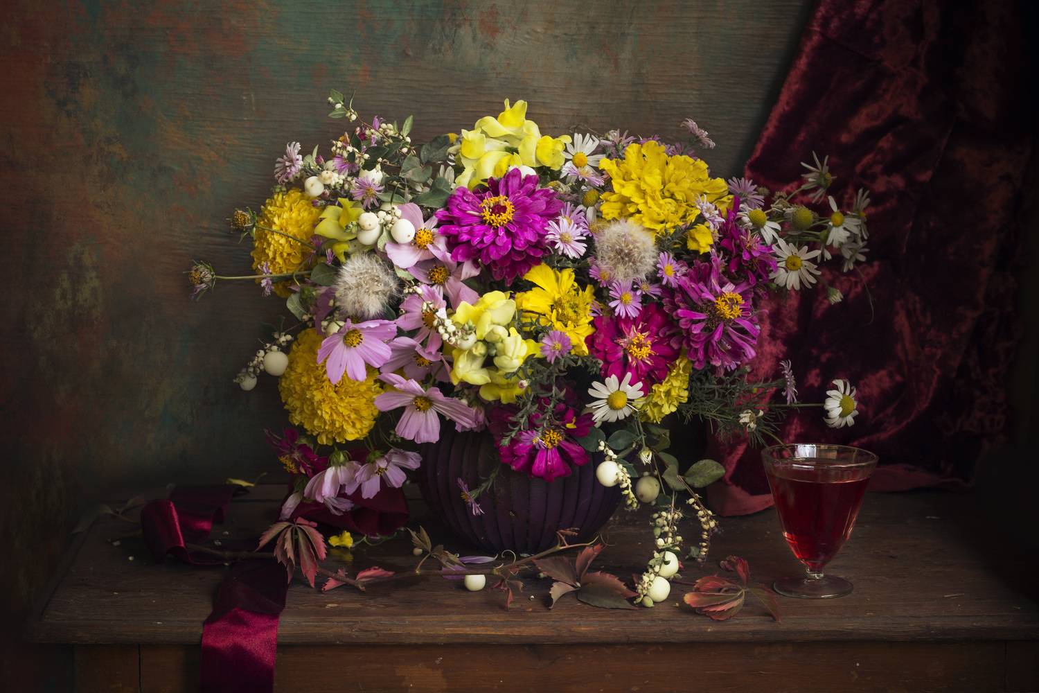 букет цветов, натюрморт, космея, львиный зев, бархатцы, осень, лафитник, вино, Зимина Лионелла