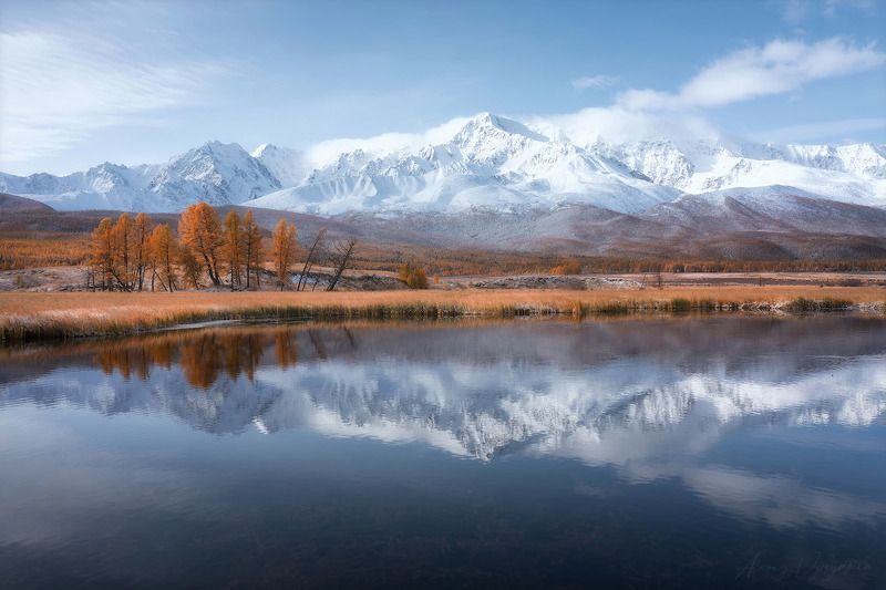В отражении фото превью