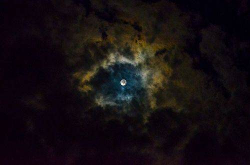 Если только захочу, и Луну я проглочу!