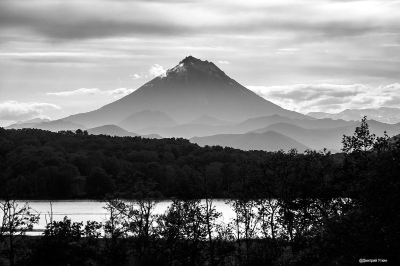 Вулкан Вилючинский и озеро Синичкино фото превью
