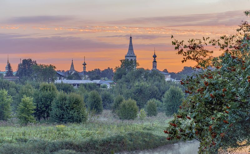 Раннее утро провинциального города... фото превью