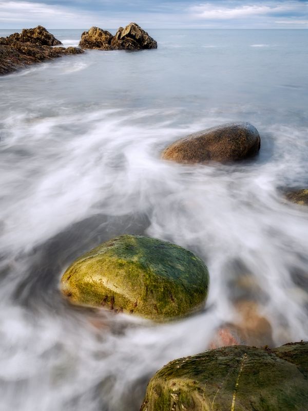 путь воды сквозь камни фото превью