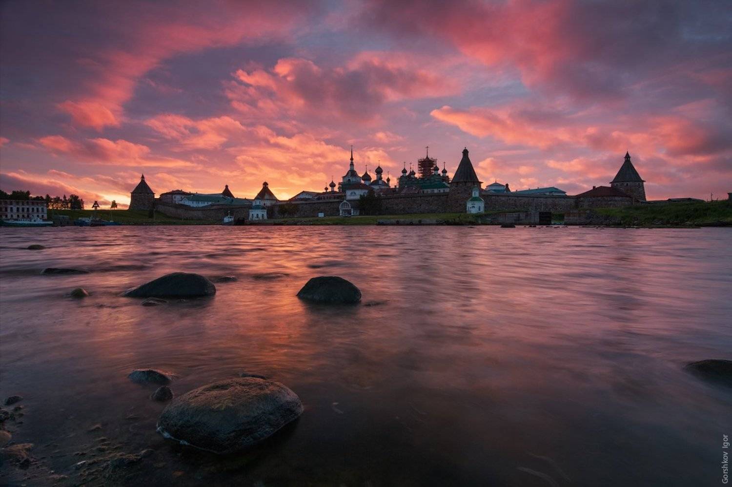 Архитектура, Белое море, Вода, Камни, Кремль, Крепость, Лето, Монастырь, Небо, Отражения, Пейзаж, Рассвет, Соловецкие острова, Соловки, Тучи, Утро, Горшков Игорь