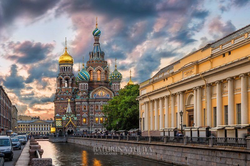 Собор Спаса на Крови в окружении туч фото превью