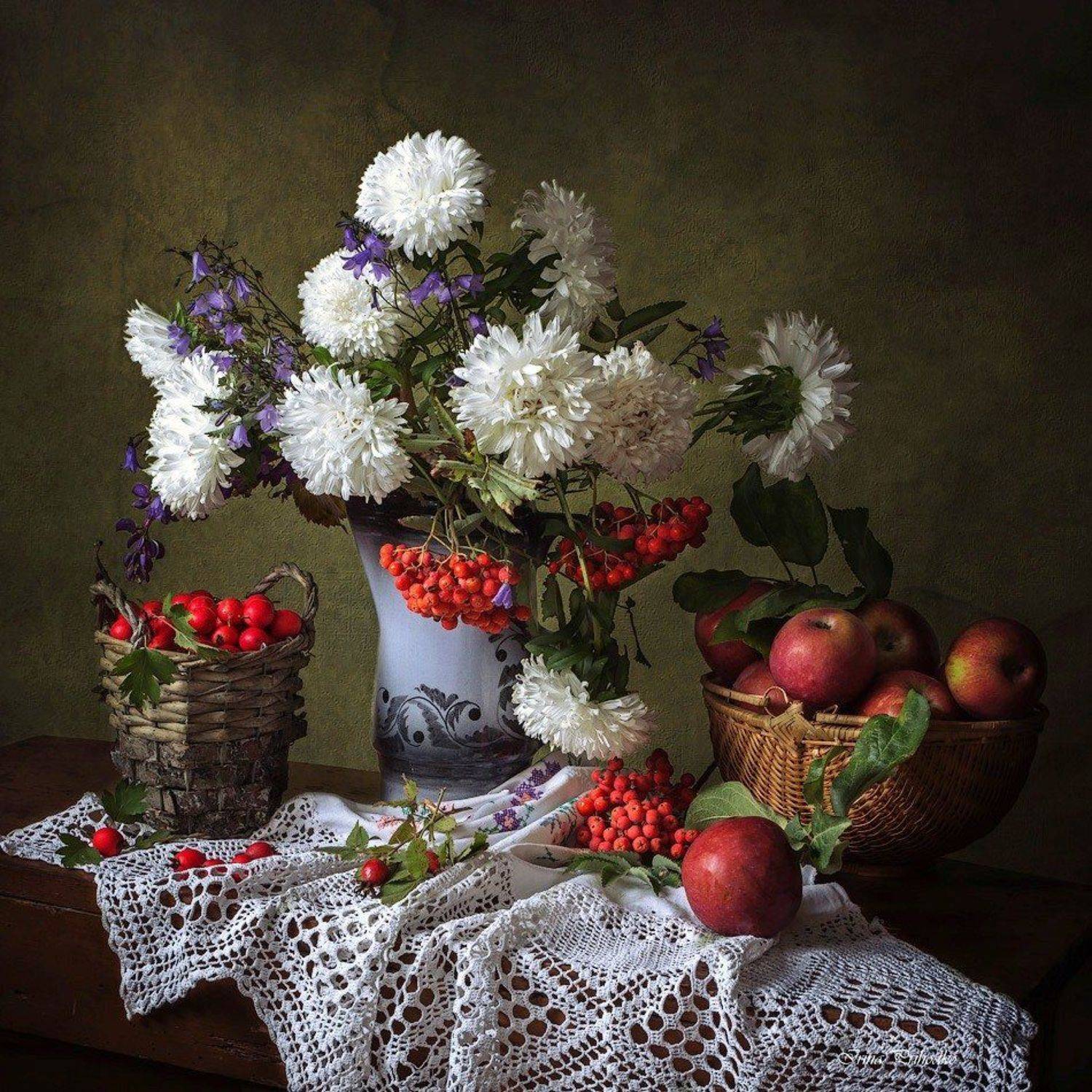 натюрморт, букет, астры, корзинки. боярышник, яблоки, рябина, Ирина Приходько