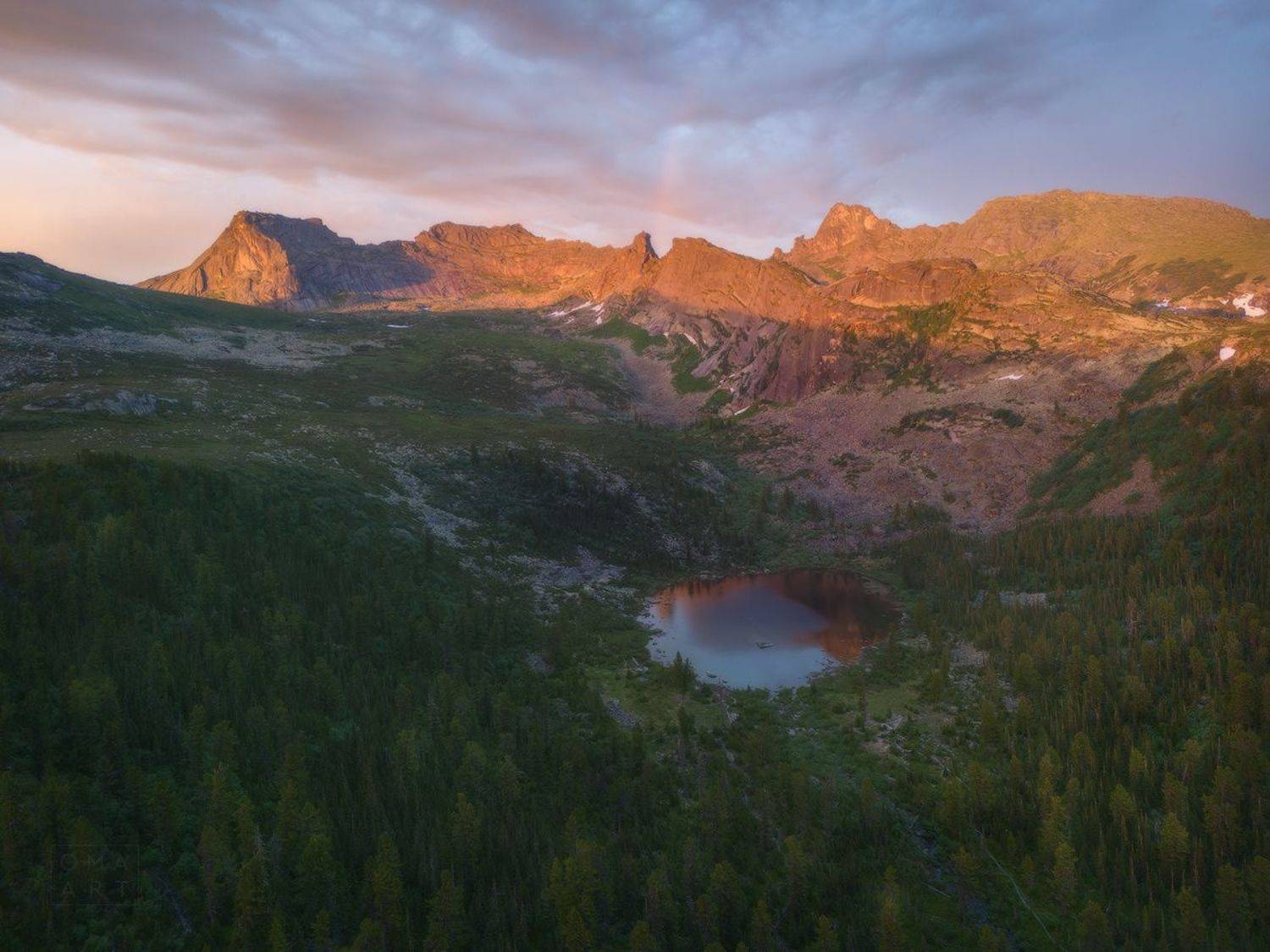 ергаки, радужное озеро, спящий саян, саяны, горы, озеро, тайга, лес, закат, Марина Огнева