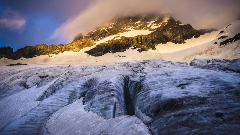 Западно-Софийский ледник и гора София на закате фото превью