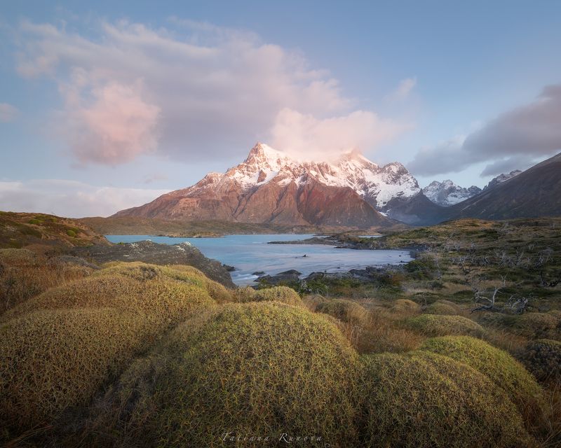Утренний пейзаж в Торрес дель Пайне фото превью