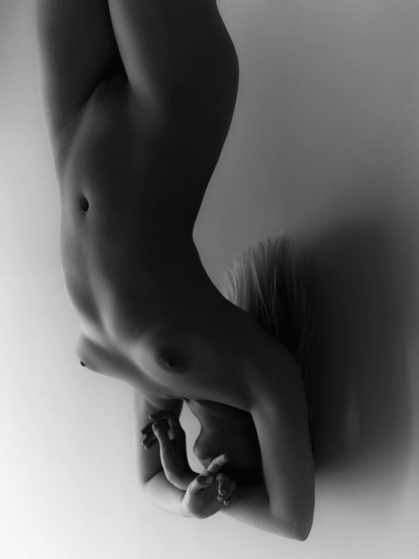 чб обнаженная девушка студия Дина фото превью