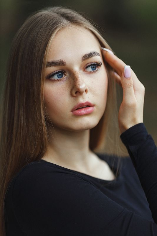 Красивая, юная, девушка, синие глаза, цвет, печать, длинные волосы, лицо. Vika фото превью