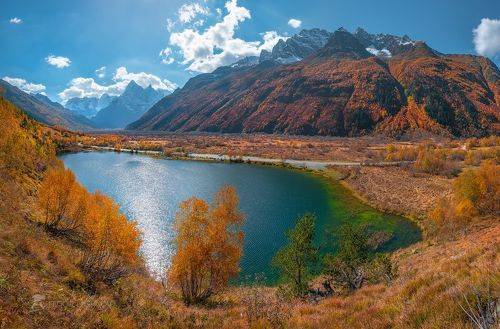 Осень на берегу озера Туманлы-Кёль