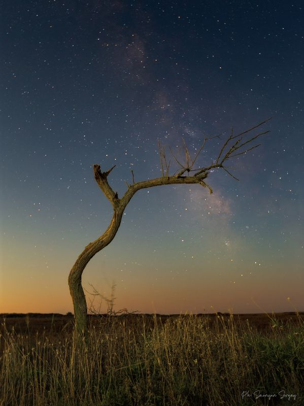 Млечный путь на восходе луны фото превью