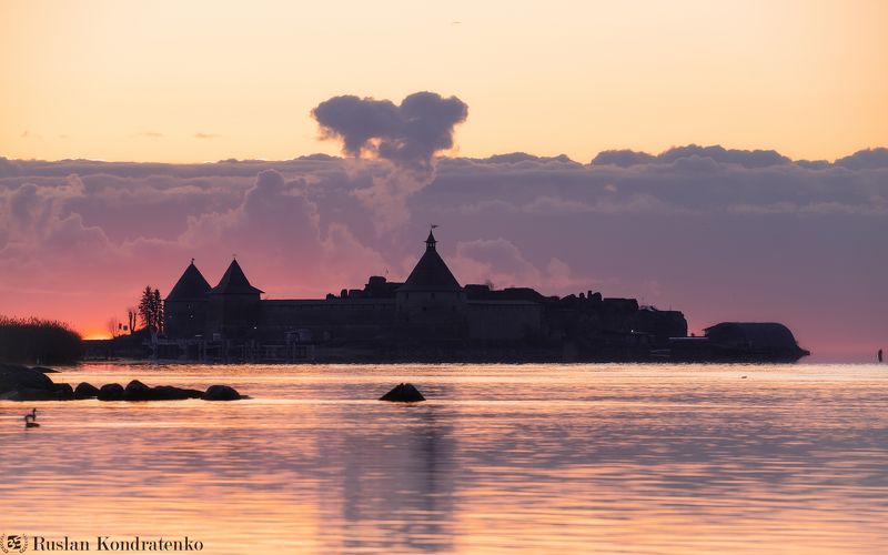 Крепость Орешек на рассвете фото превью