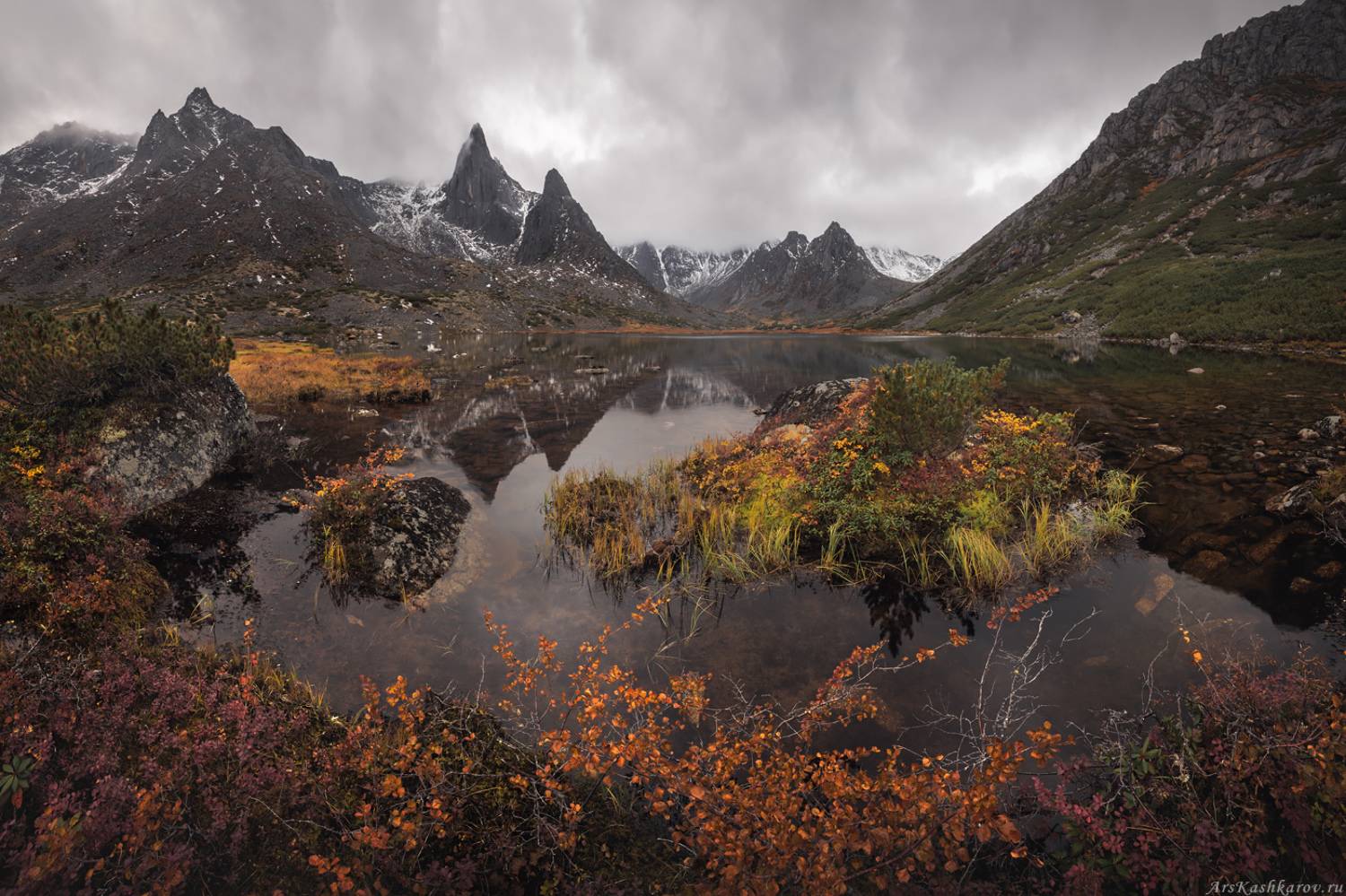 колыма, дальний восток, магаданская область, озеро джека лондона, краски осени, золотая осень, лесотундра, челленджер, горная тундра, Арсений Кашкаров