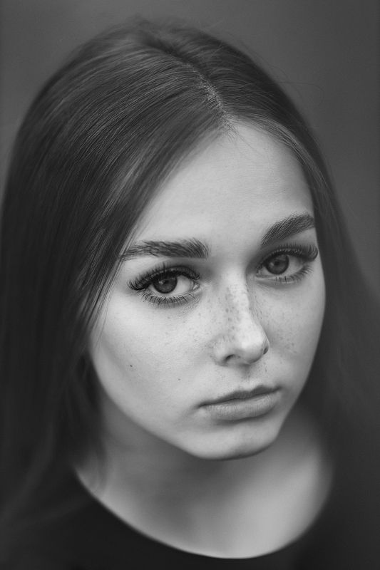 Красивая , юная, девушка, огромные глаза. взгляд, лицо, печать,веснушки Вика фото превью