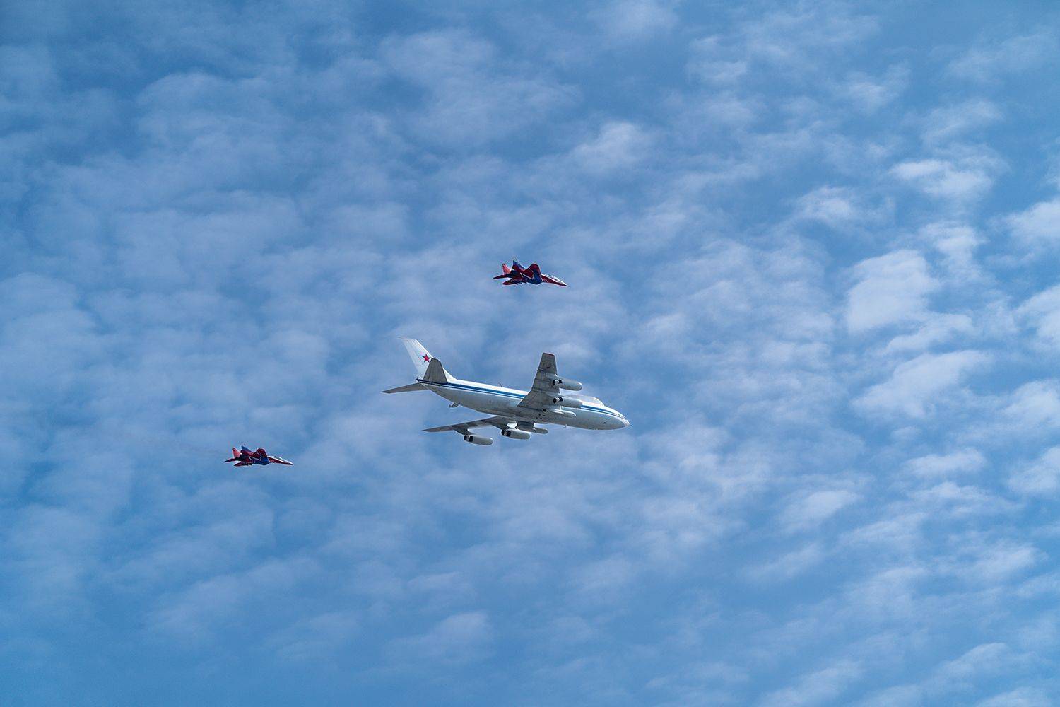 воздушный парад,День Победы, самолет, небо, истребитель, Москва, Россия, Лариса Дука