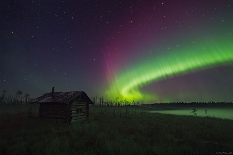 Туманная ночь в избе на севере фото превью