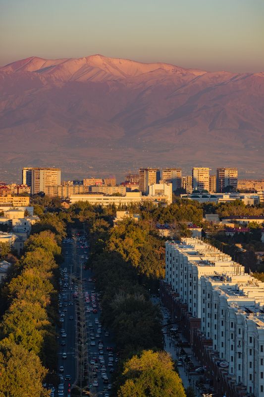 ташкент, узбекистан, городской пейзаж, архитектура, закат, горы Первый снег в горах фото превью