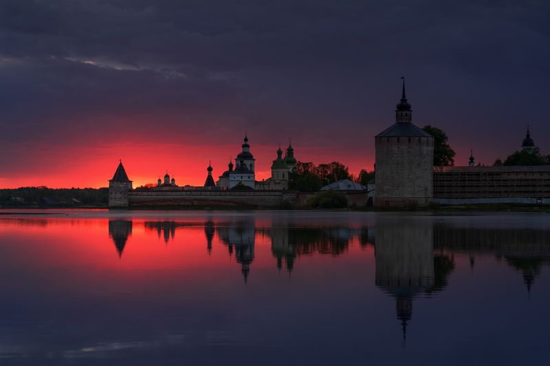 кирилло-белозерский монастырь, кириллов, май, вечер Зарево фото превью