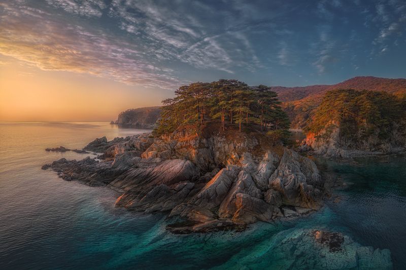 приморье, японское море, дрон, аэрофото, владивосток, полуостров гамова, морской пейзаж, море, рассвет, дронофото, осень, дальний восток, витязь, бухта теляковского, сосны, осенний пейзаж Рассвет у острова Томящегося сердца фото превью