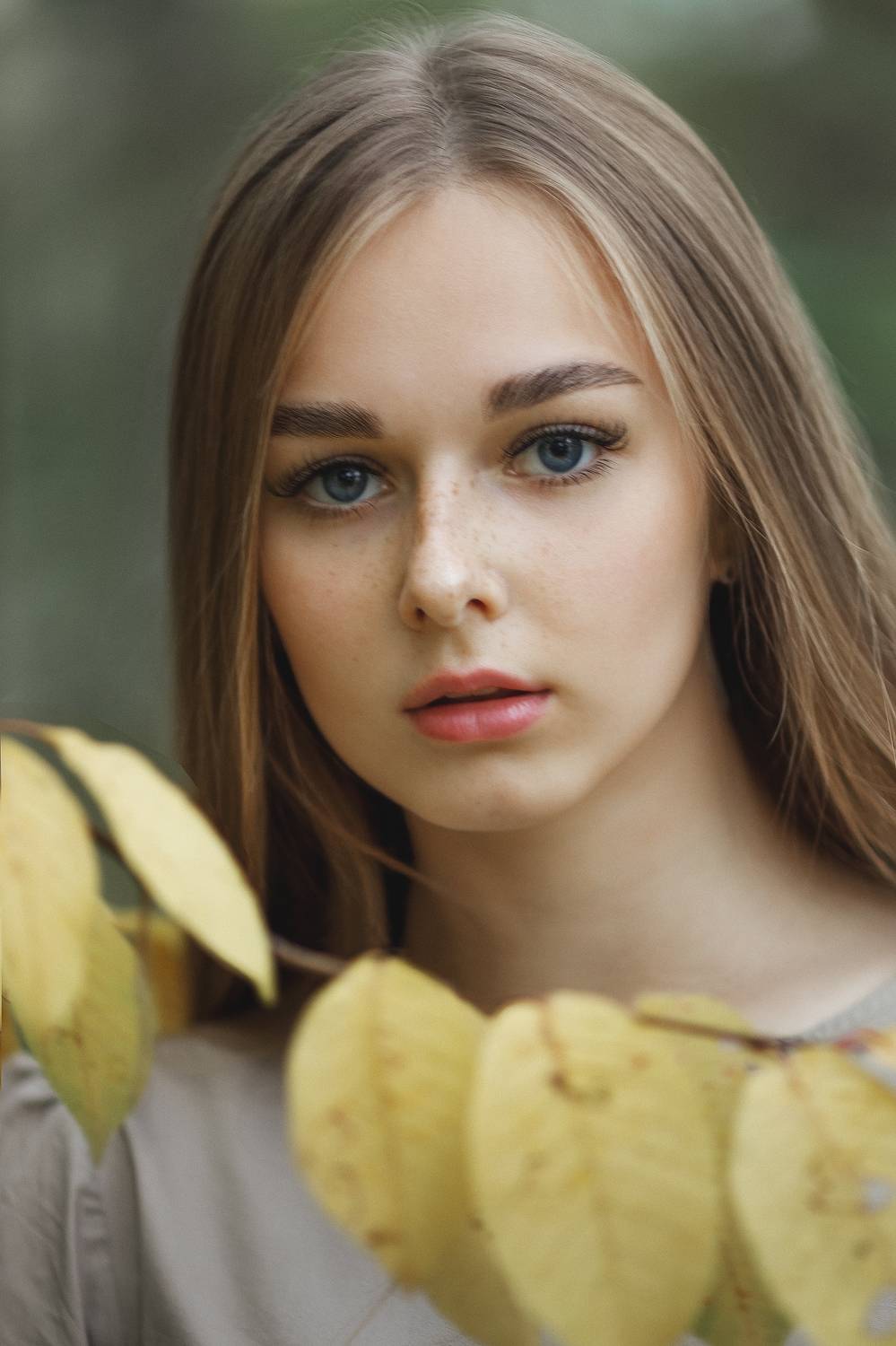 Красивая .юная, девушка, осенний лес, лицо, цвет, печать, огромные глаза, взгляд, Ведмеденко Оксана