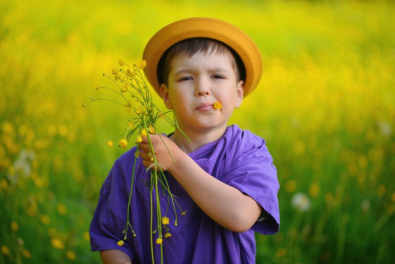 поле, желтый, шляпа, дети, ребенок, букет, хулиган  фото превью