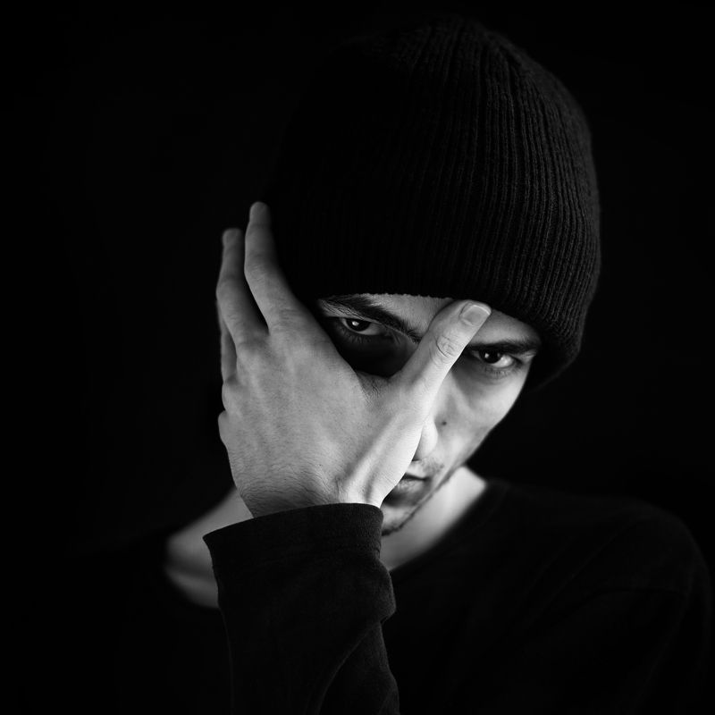 self,portrait,black,hat,contrast,hand Haunted фото превью