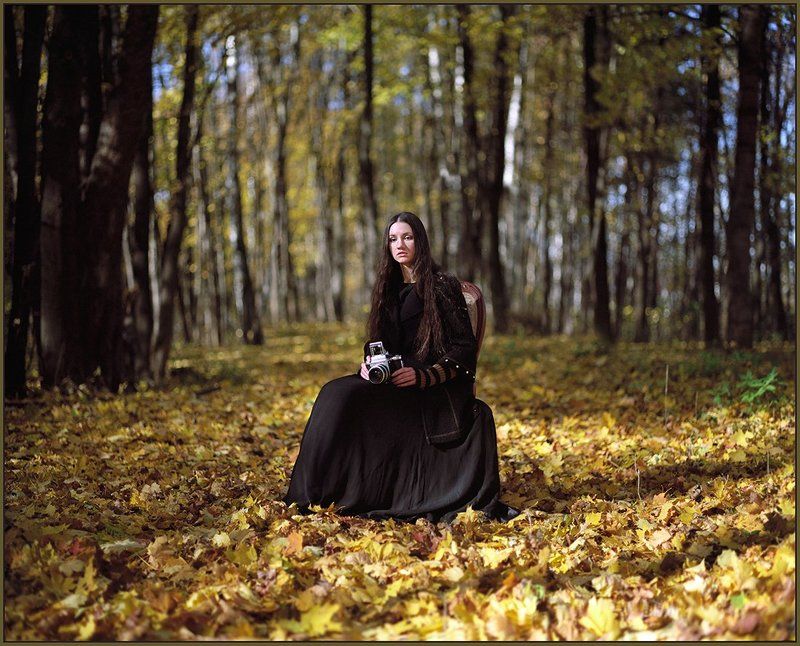 Film, Medium format, Аналоговая фотография, Девушка в парке, Девушка с фотоаппаратом, Золотая осень, Романтический портрет Пространство - осень! фото превью