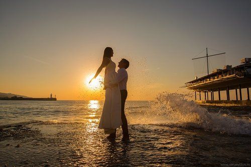 В волнах прибоя