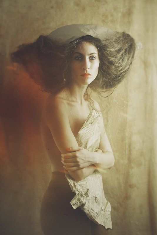 Undressed by the gossips фото превью