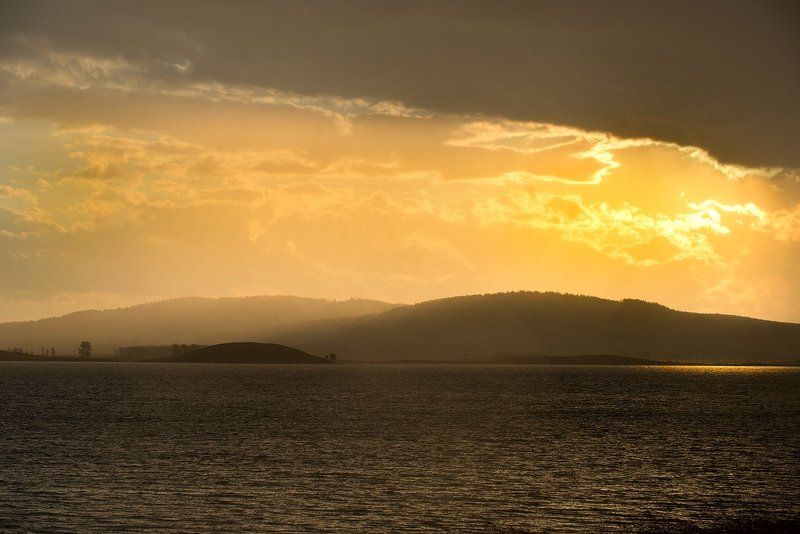 Вечер на озере Учалы фото превью