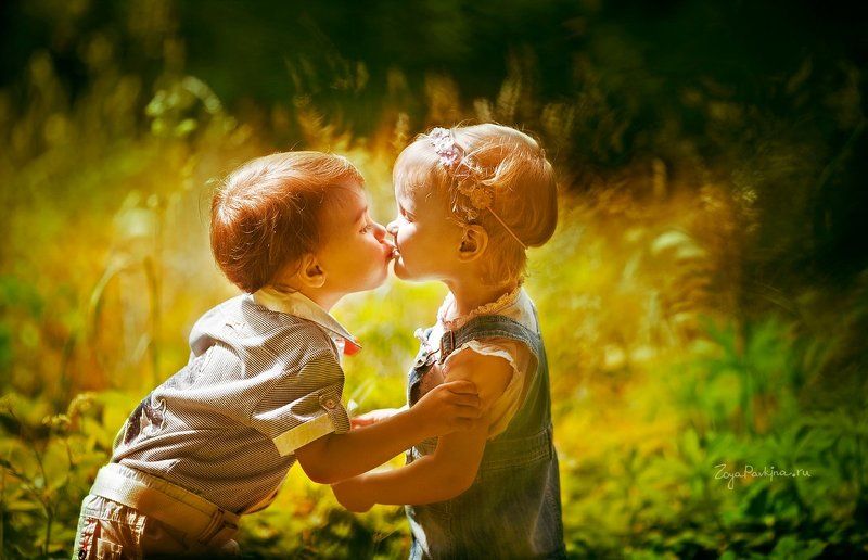 девочка, мальчик, поцелуй, лето Поцелуй фото превью