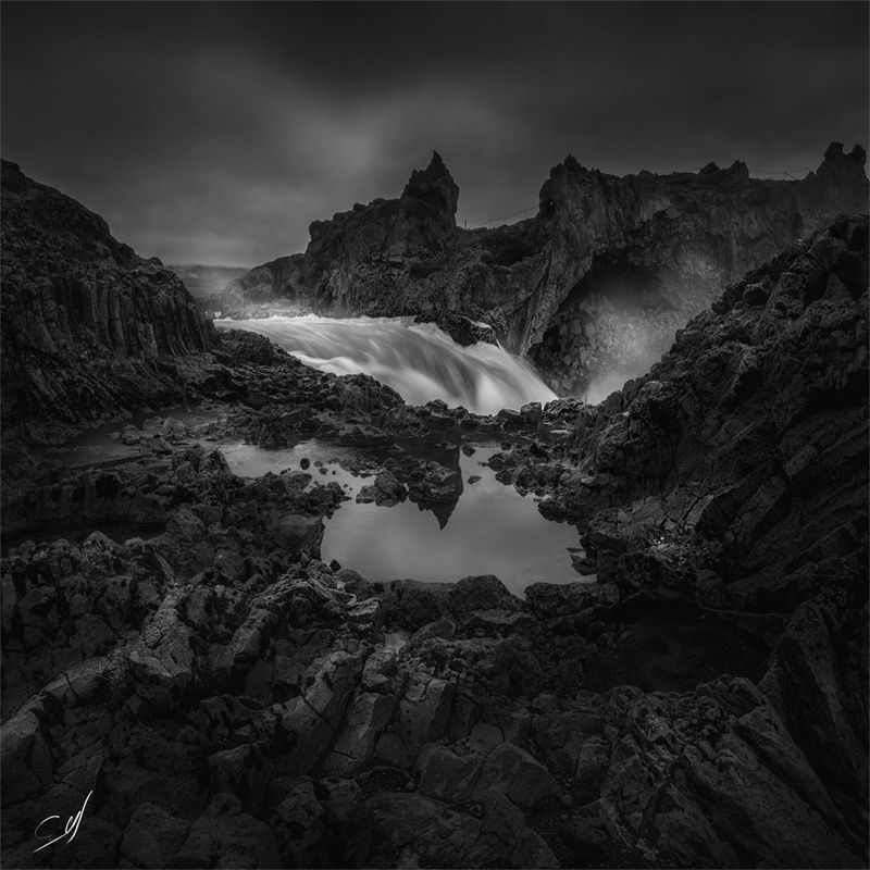 * QI SPACE * B&W photo Exhibition фото превью