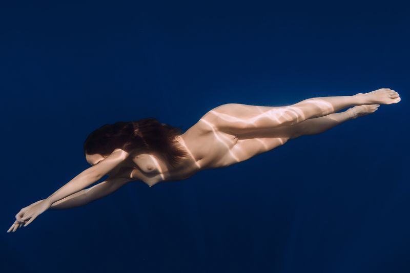 nude, nu, naked, erotic, sexy, lady, woman, young, girl, attractive, body, beauty, gorgeous, ocean, sea, underwater, deep, dive, swims, glides, depth, water Beauty in the depth фото превью