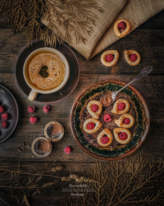 Раскладка, флетлей, Flatley, кофе, низкий ключ, Dark photo, малина, фуд-фото, food photo, еда Кофе и малина фото превью