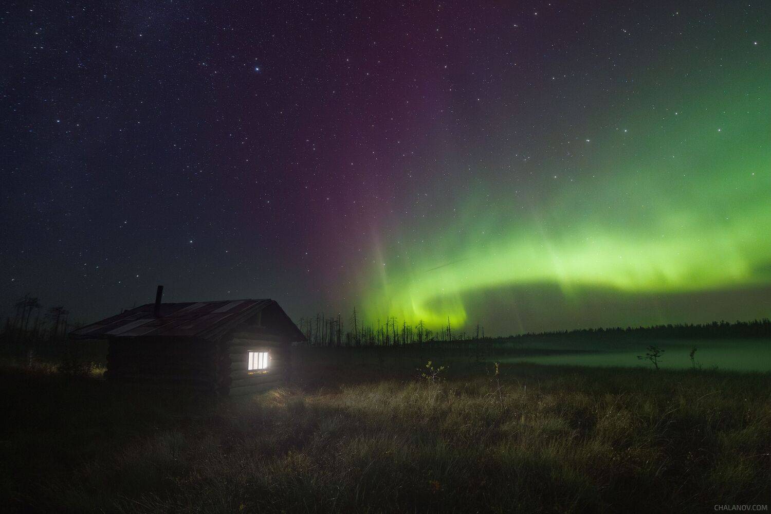 ночь, пейзаж, северное сияние, ночной пейзаж, звезды, hut, костер, метеор, nightscape, starrynight, star, northern lights, изба, Чаланов Иван