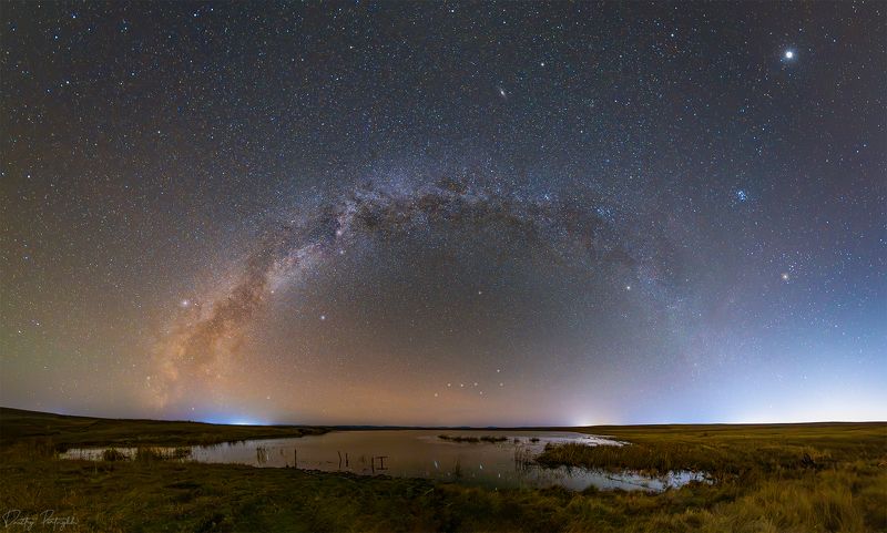 Млечный путь над озером фото превью