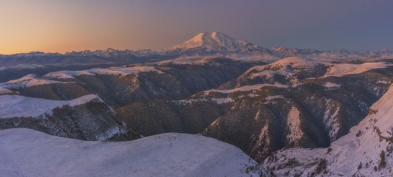 Эльбрус на рассвете фото превью