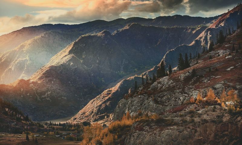 горный алтай, горы, тропа, лиственницы, катунь, река, пейзаж, закат, природа, скалы, дорога, чуйский тракт Вниз по тропе... фото превью