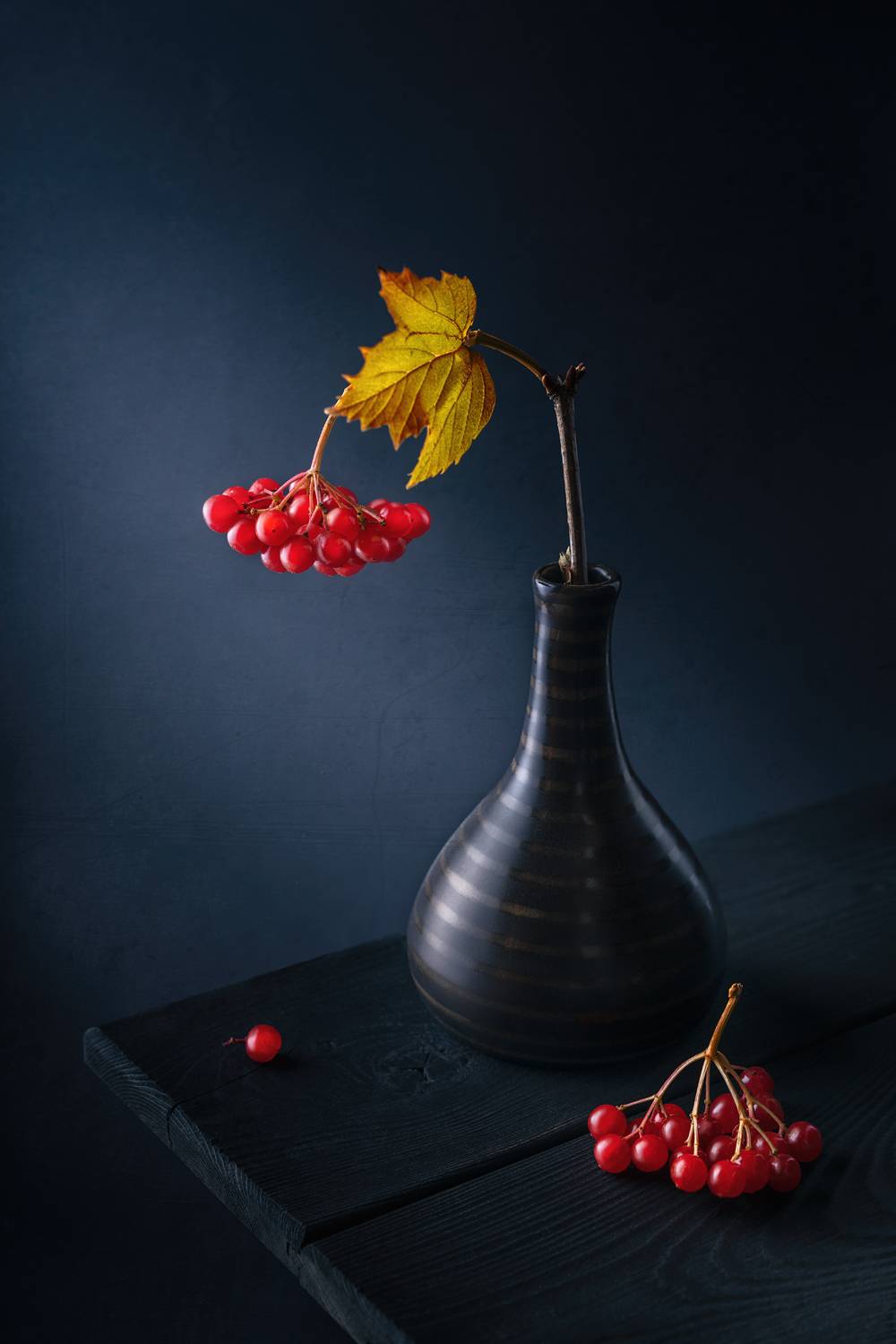 калина, гроздья, ваза, осень, ЯR Ольга