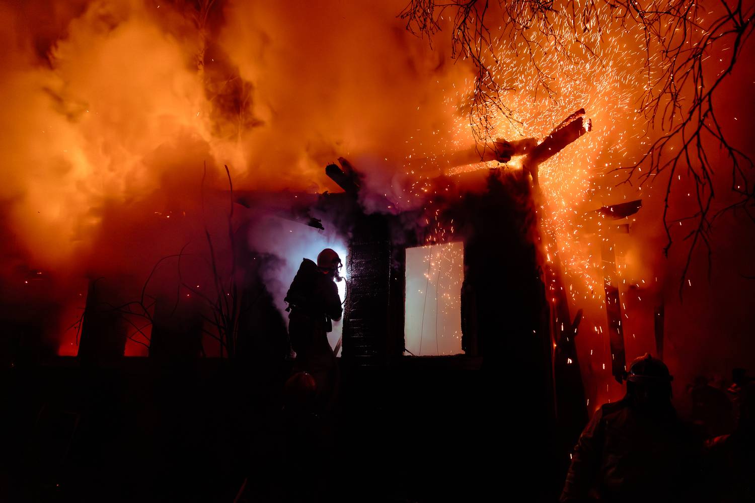 огонь, пожарные, emergency, help, save, мчс, fire, firefighter, rescue, rescuers, спасатели, дым, работа, brave, Илья Тильман