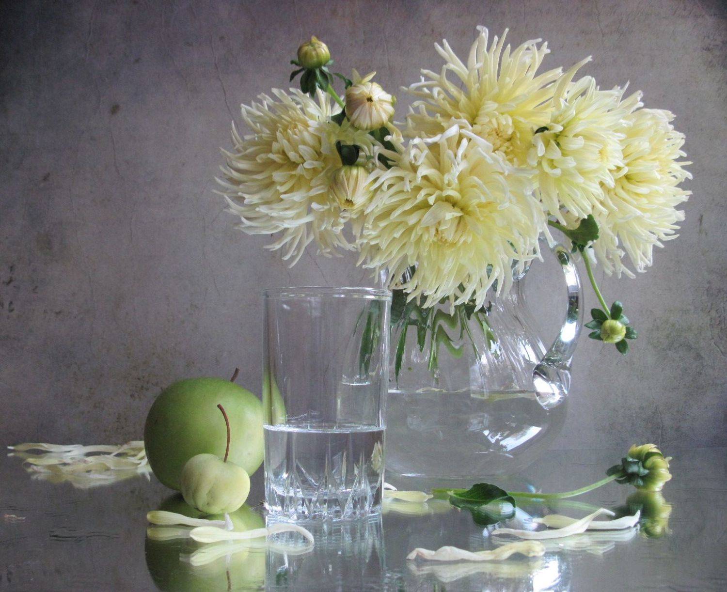 георгины, яблоки, кувшин, стакан, стекло, Наталия Тихомирова