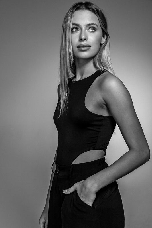 женский портрет, студийный портрет Женский портрет фото превью