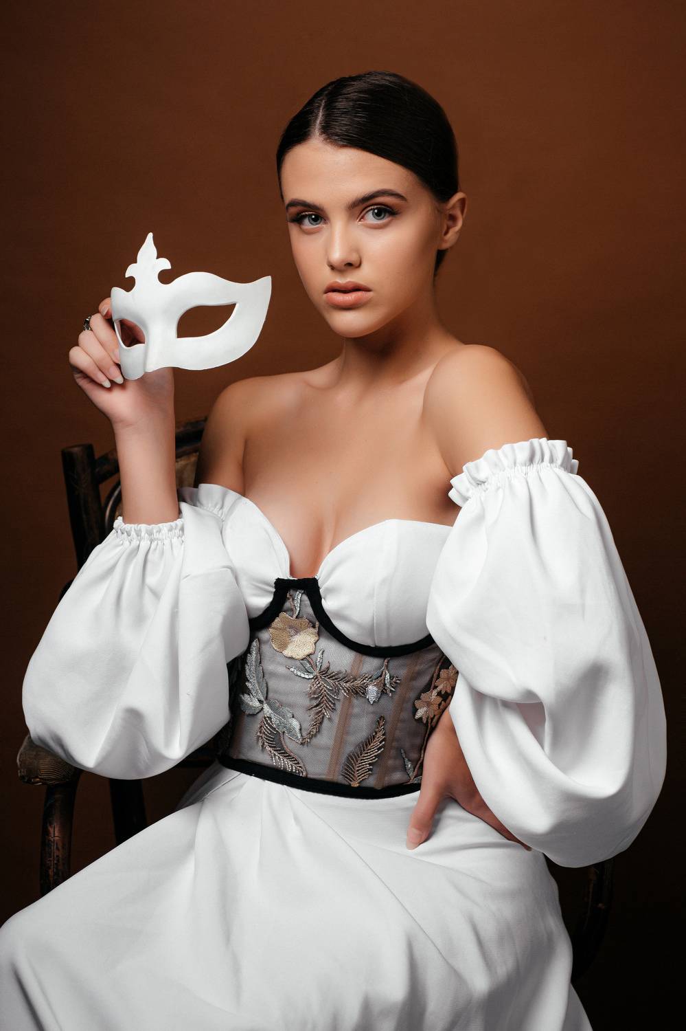 молодая девушка, студия , красота , молодость, платье, карнавальная маска, Плешков Алексей
