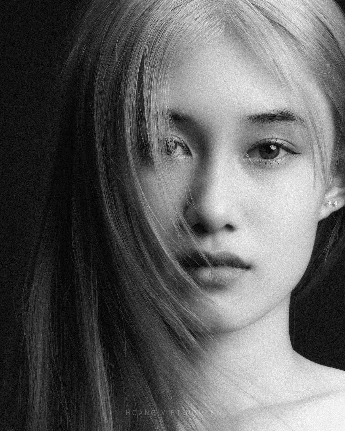 asian, vietnam, vietnamese, portrait, face, women, female, studio, glamour, bw, black and white, mood, mood portrait, Nguyen Hoang Viet