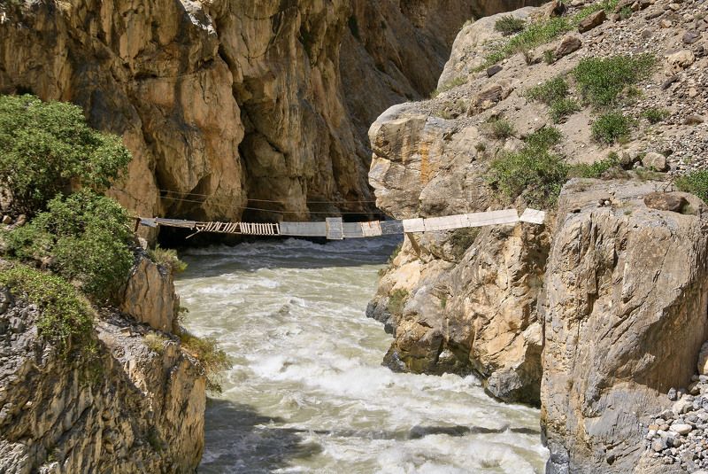 8. Мои любимые работы…  «Чертов мостик» Айни. Таджикистан.  Фотография участница моей персональной выставки  в Государственном Музее Изобразительных Искусств им. Пушкина, Музейном Центре РГГУ. Москва фото превью