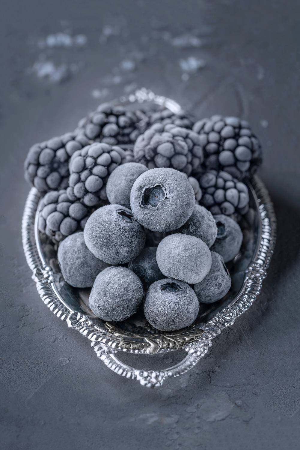 ягоды, мороз, иней, голубика, монохром, серый, ЯR Ольга
