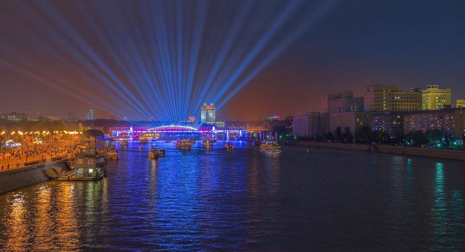 Вечер, Иллюминация, Москва, Мост, Набережная, Подсветка, Прожектора, Река, Свет, Фестиваль, ЦПКиО, Виктор Климкин