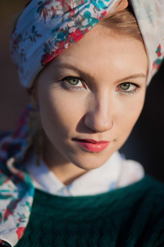 девушка, портрет, платок, свет, губы, глаза, бирюзовый Таня фото превью