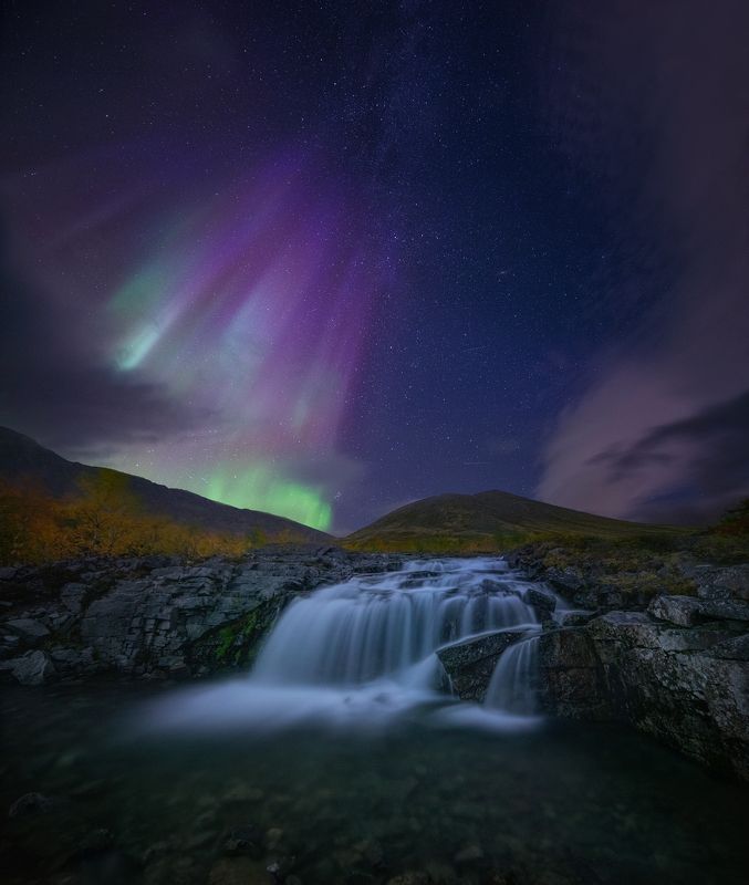 Водопад в свете Авроры. фото превью